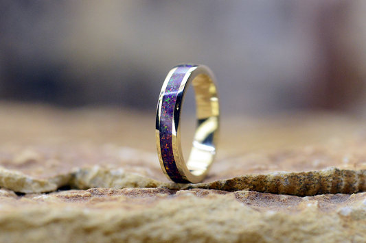 Opals & Ashes – Circle Ashes Ring, 9ct Gold filled with crushed lavender opals and our customers' loved ones' ashes