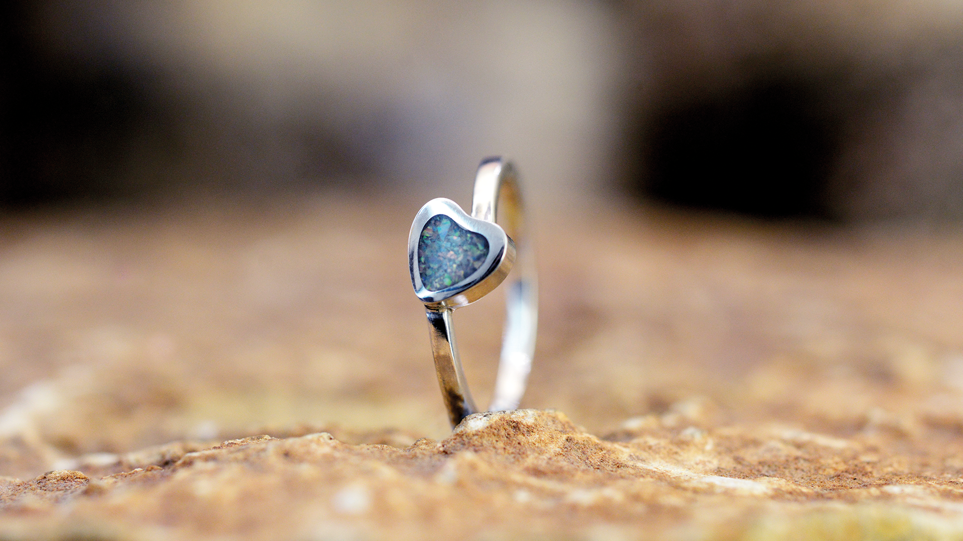 Beapoke ashes ring Small Heart