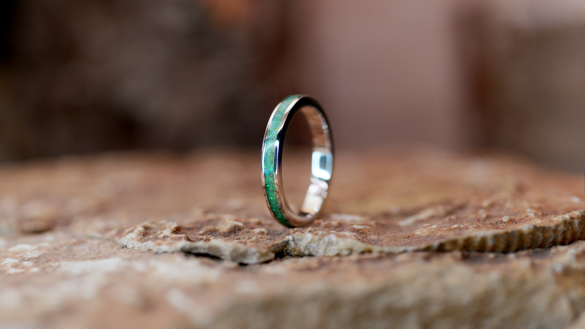 handmade ashes ring UK cremation jewellery. Circle
